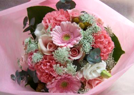 ピンクのまんまる花束<br class=
